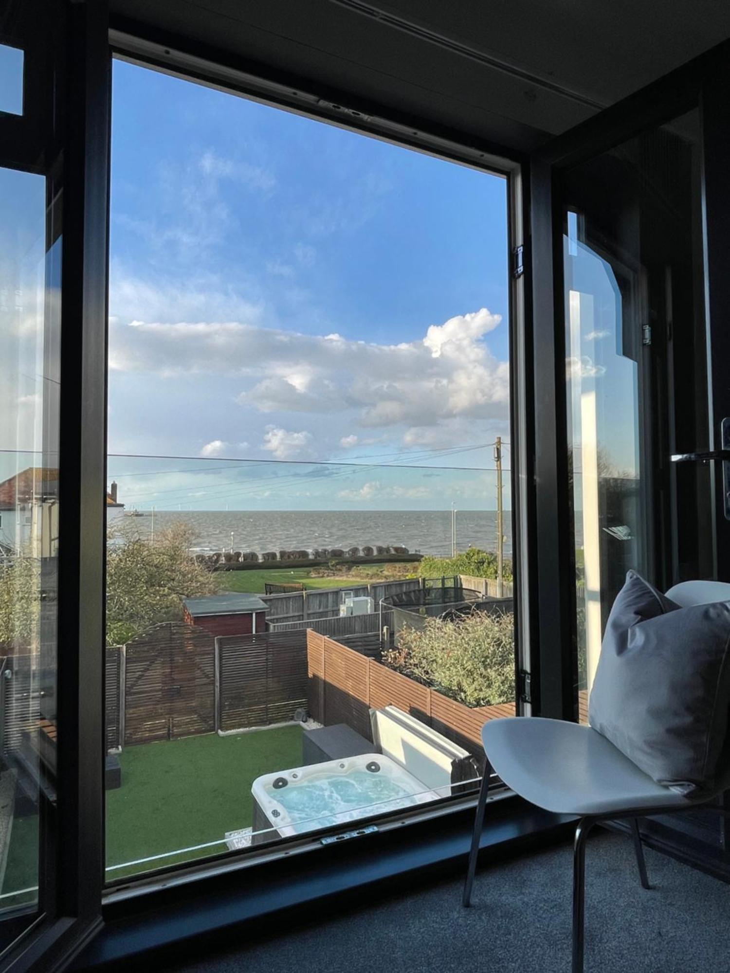 Broadway Beach Home With Hot Tub Herne Bay Esterno foto