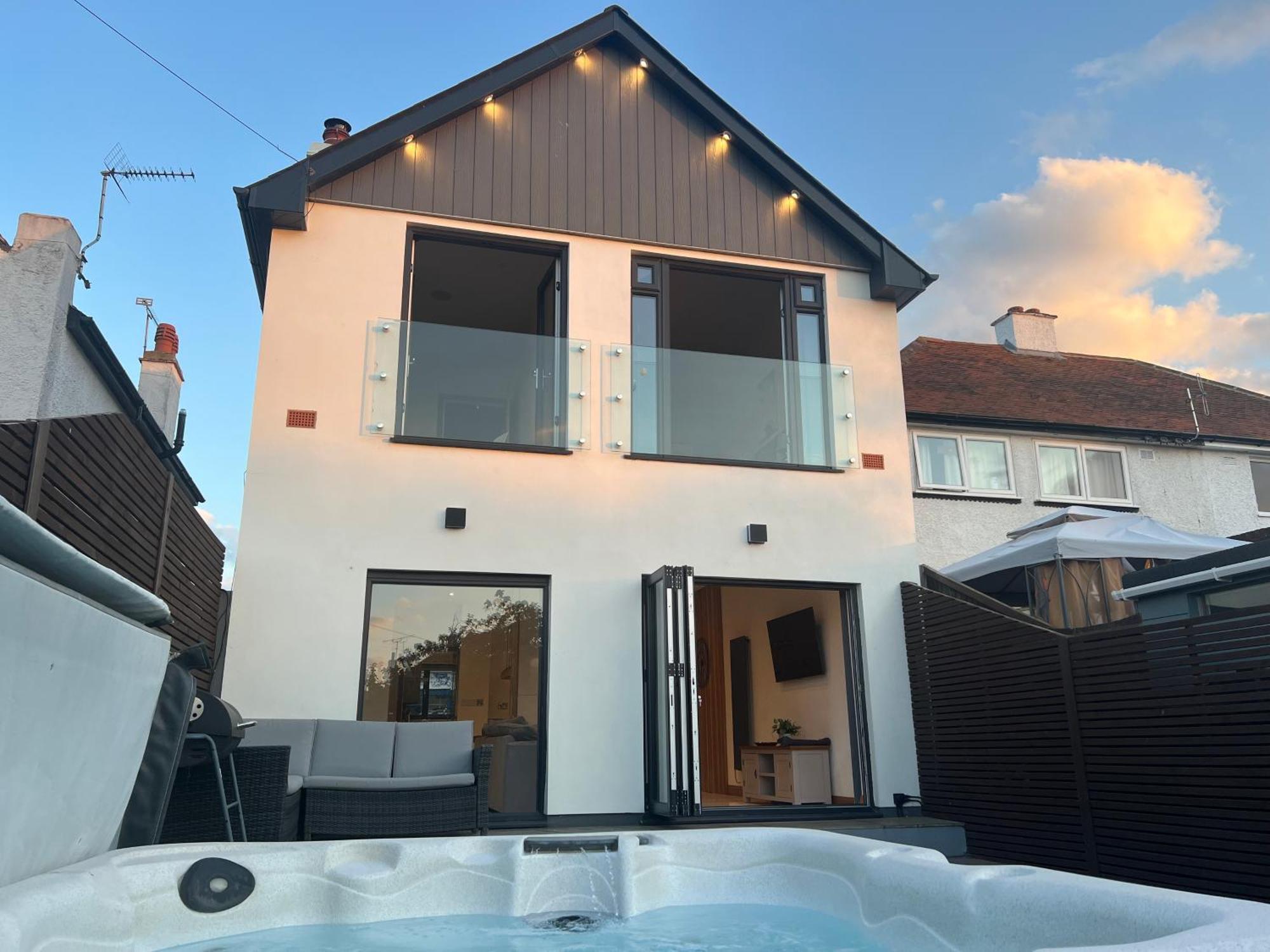 Broadway Beach Home With Hot Tub Herne Bay Esterno foto