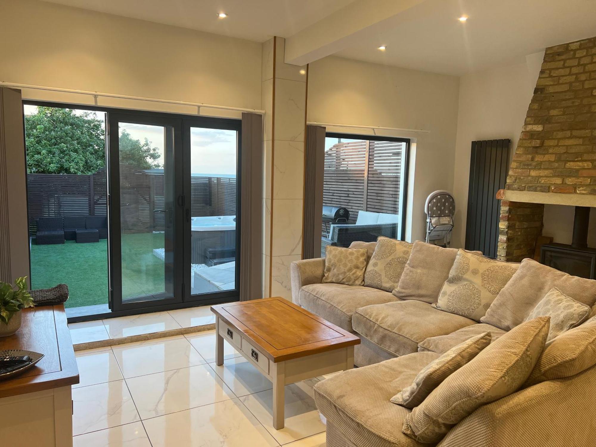 Broadway Beach Home With Hot Tub Herne Bay Esterno foto