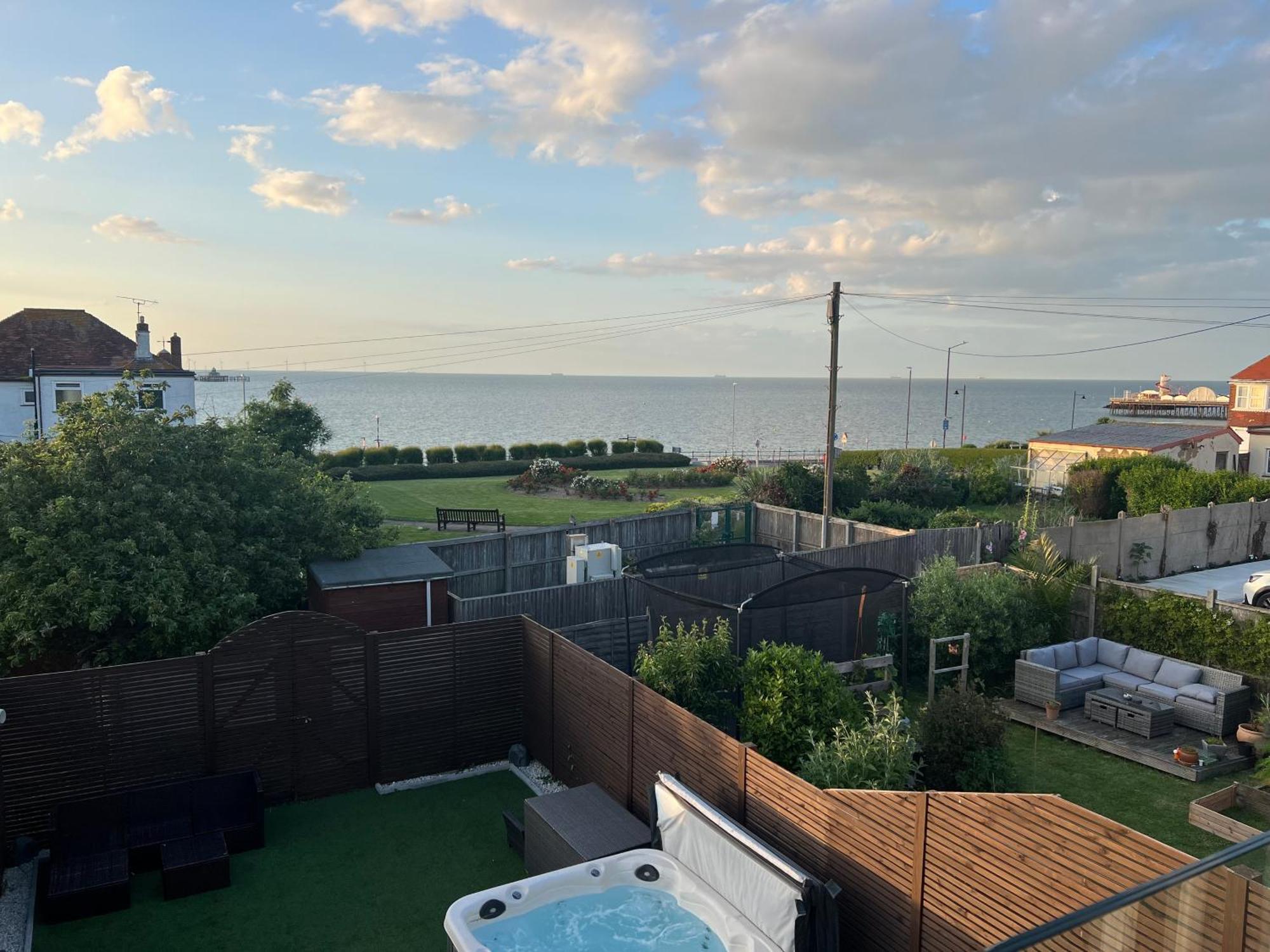 Broadway Beach Home With Hot Tub Herne Bay Esterno foto