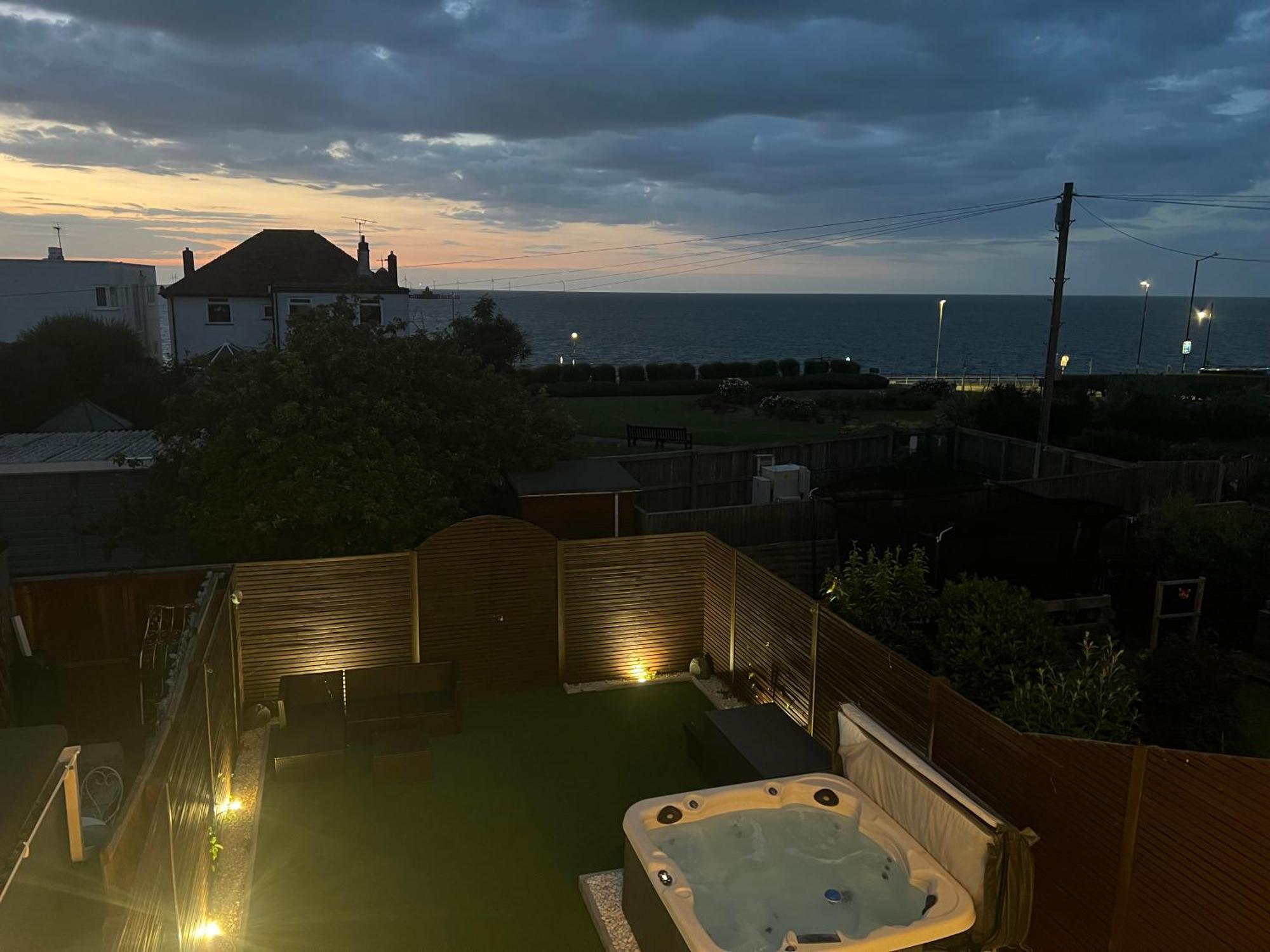 Broadway Beach Home With Hot Tub Herne Bay Esterno foto